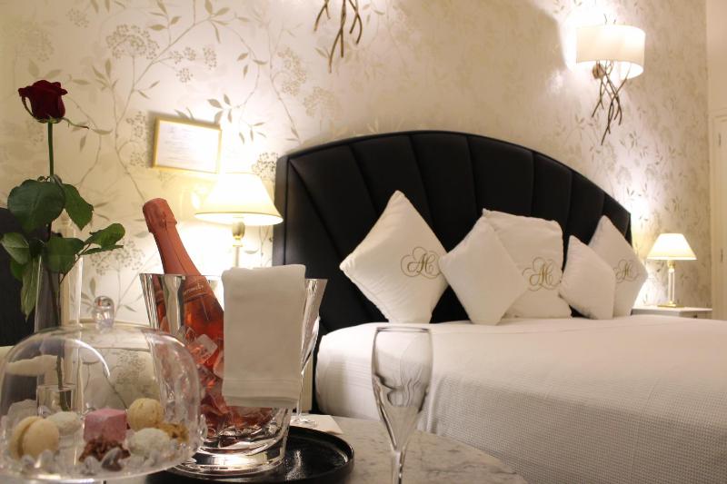 Deluxe Double Room with Terrace image 1