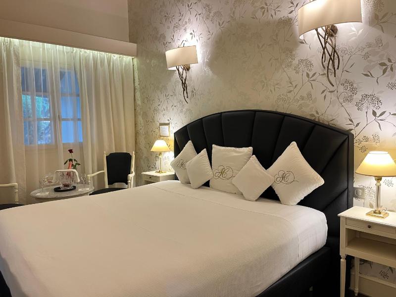 Deluxe Double Room with Terrace image 3
