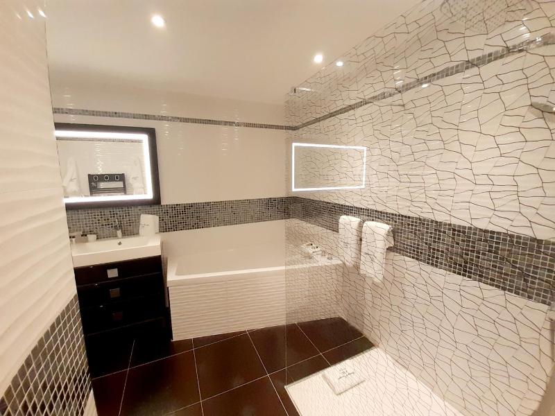 Deluxe Double Room with Terrace image 4
