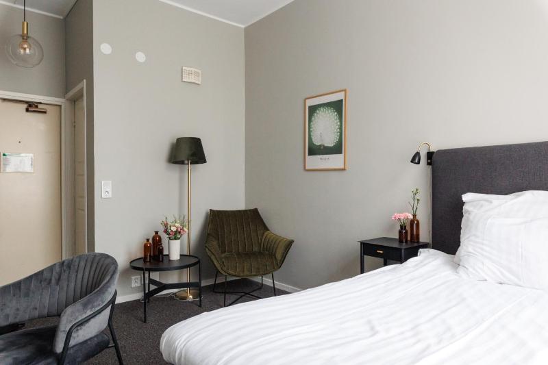 Business Single Room image 4
