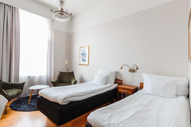 Standard Twin Room image 3