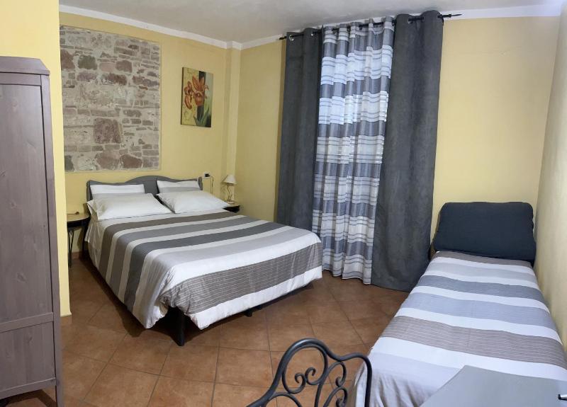 Double or Twin Room with Private Bathroom image 1