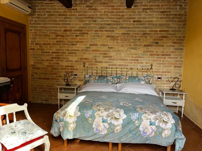 Double Room with Private Bathroom image 1