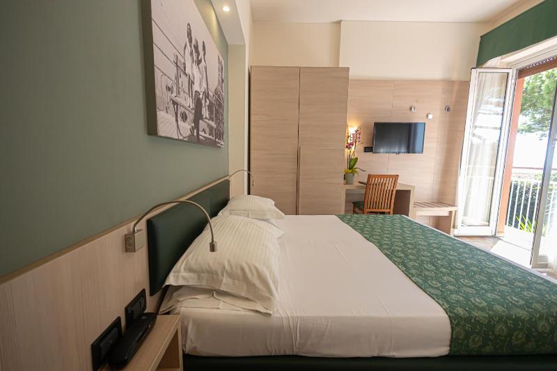 Comfort Double or Twin Room with Extra Bed with balcony image 3