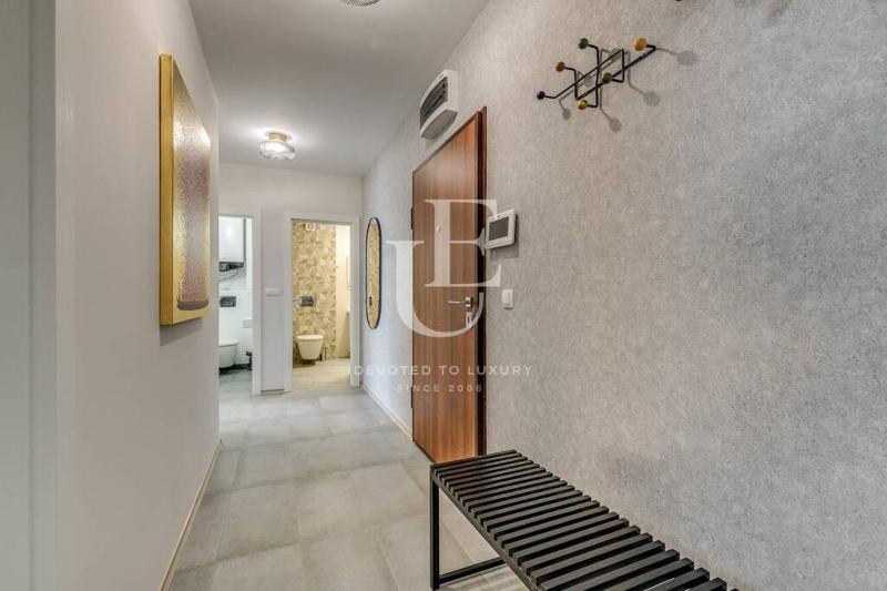 Madrid: A modern 2-bedroom apartment with parking - image 7
