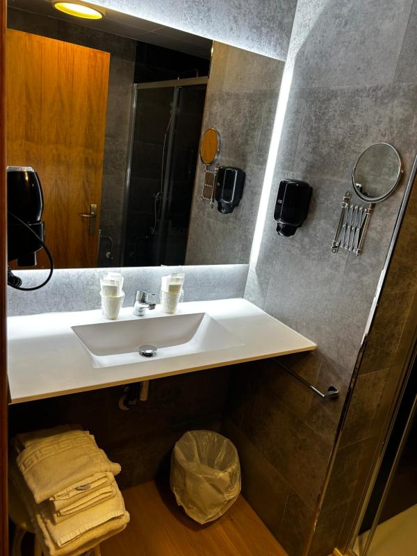 Triple Room (3 Adults) image 3