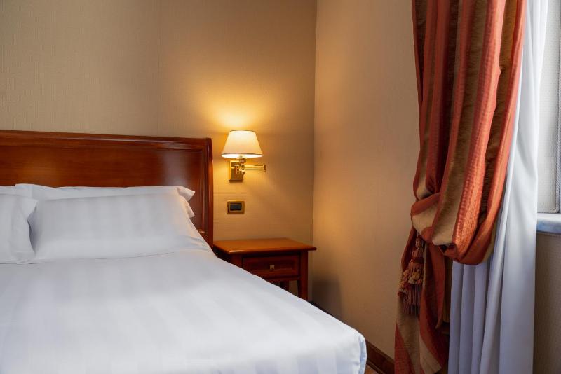 Double or Twin Room image 2