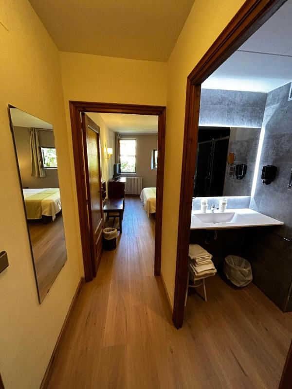 Superior Queen Room image 4