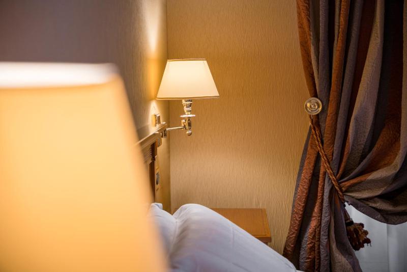 Double or Twin Room image 3