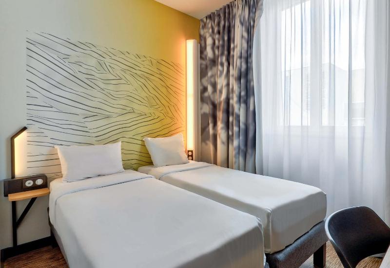 Twin Room image 1