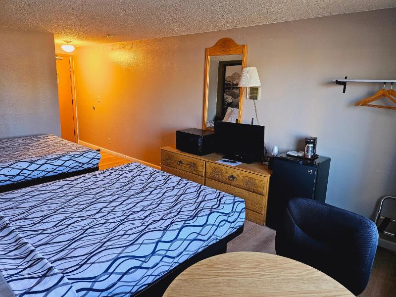 Standard Queen Room image 3