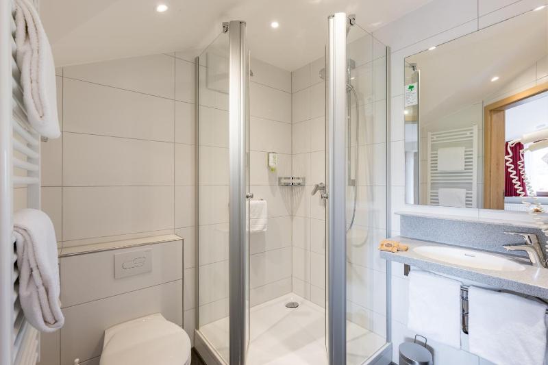 Standard Double Room image 3