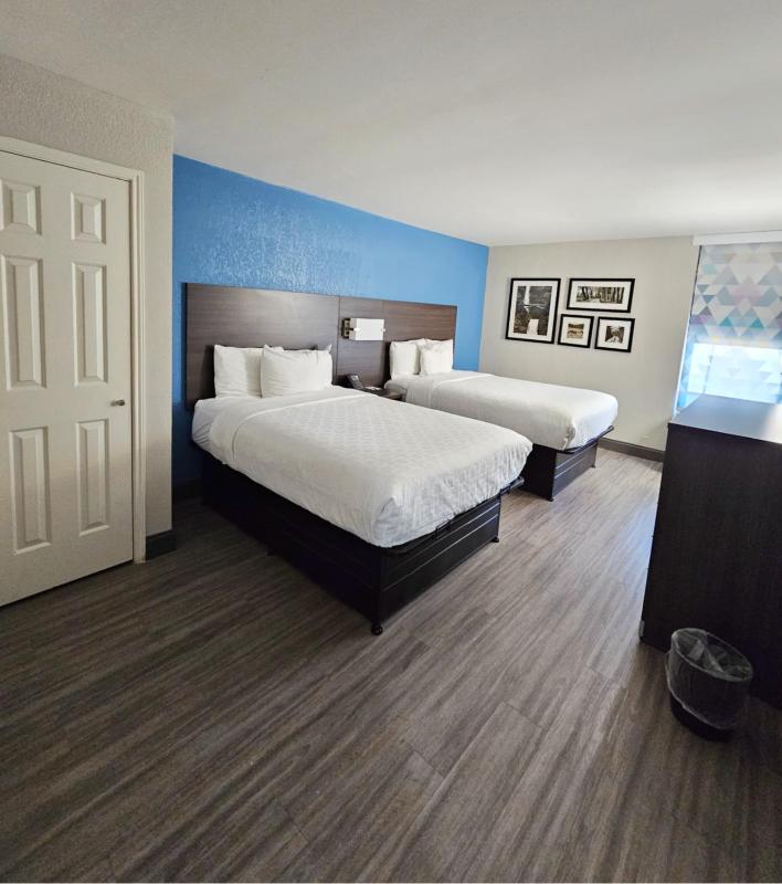 Double Room with Two Double Beds image 2