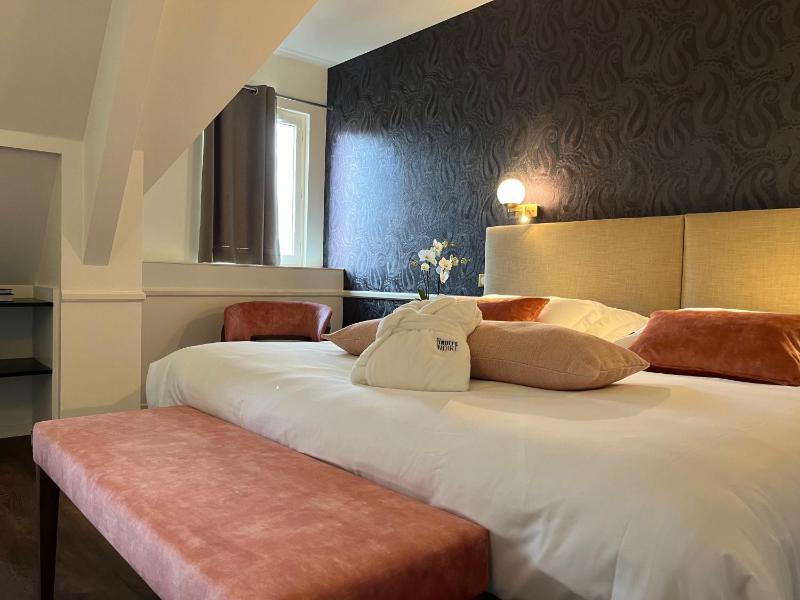 Superior King Room image 1