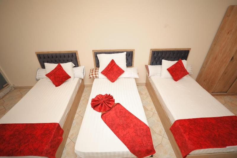 Classic Triple Room image 4