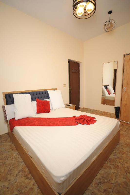 Classic Triple Room image 2