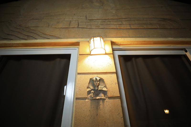 King Suite with Balcony image 4