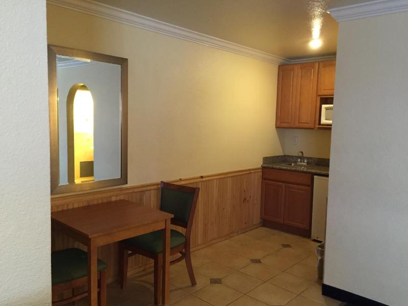 Surf Motel - image 4