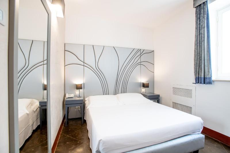 Standard Double Room image 1