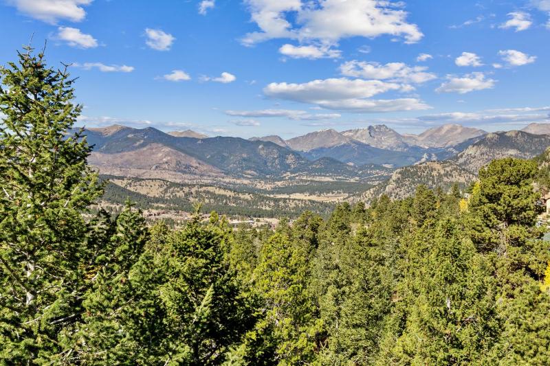Four-Bedroom Holiday Home image 2