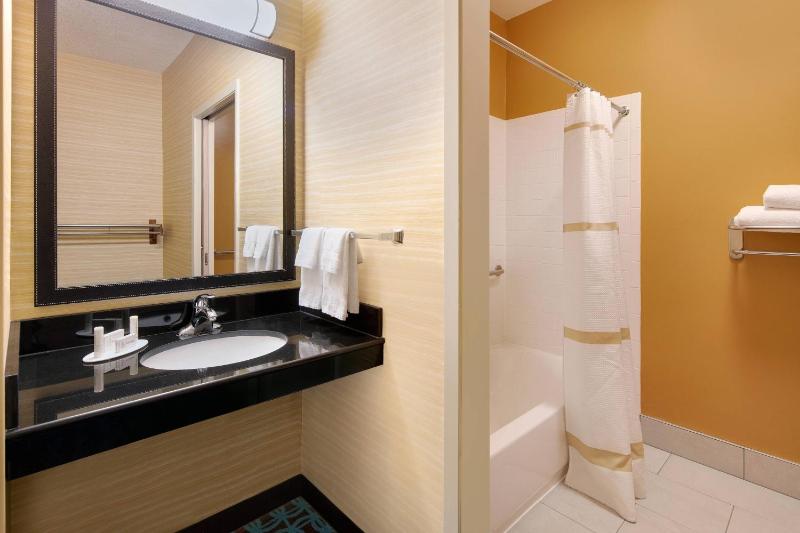 Fairfield Inn & Suites by Marriott Austin-University Area - image 4
