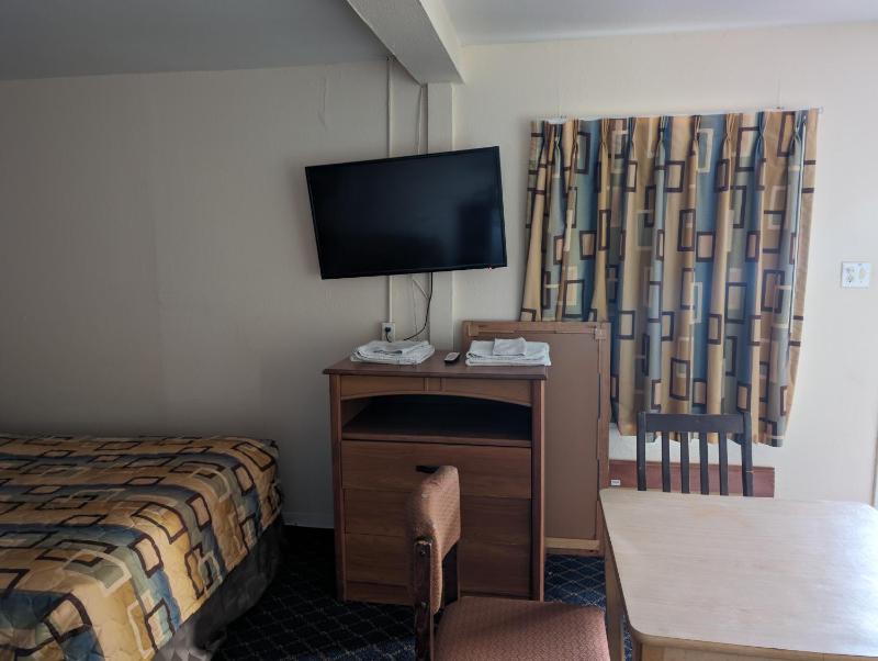 3 Full Bed with Kitchenette image 2