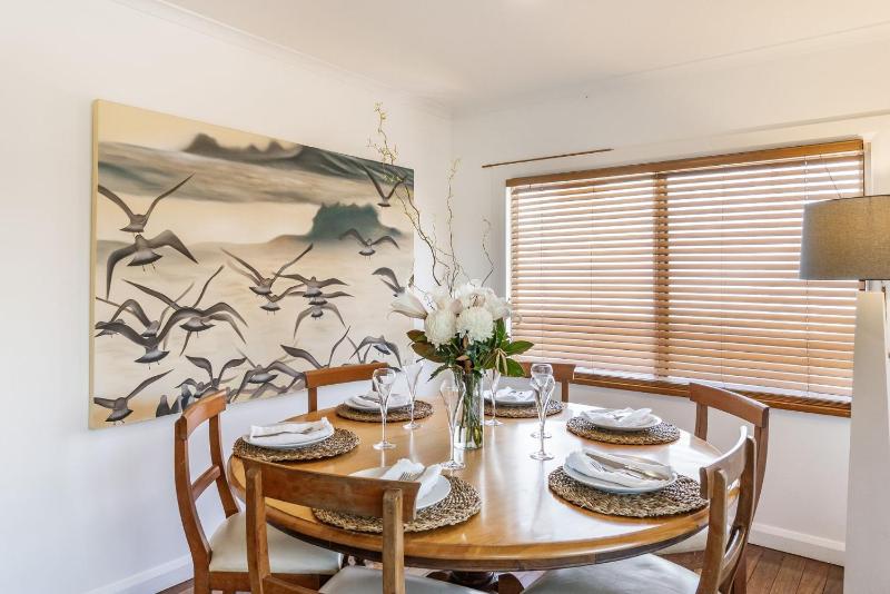 THE Elks - Pet Friendly Home in Town - Holiday Yamba - image 7