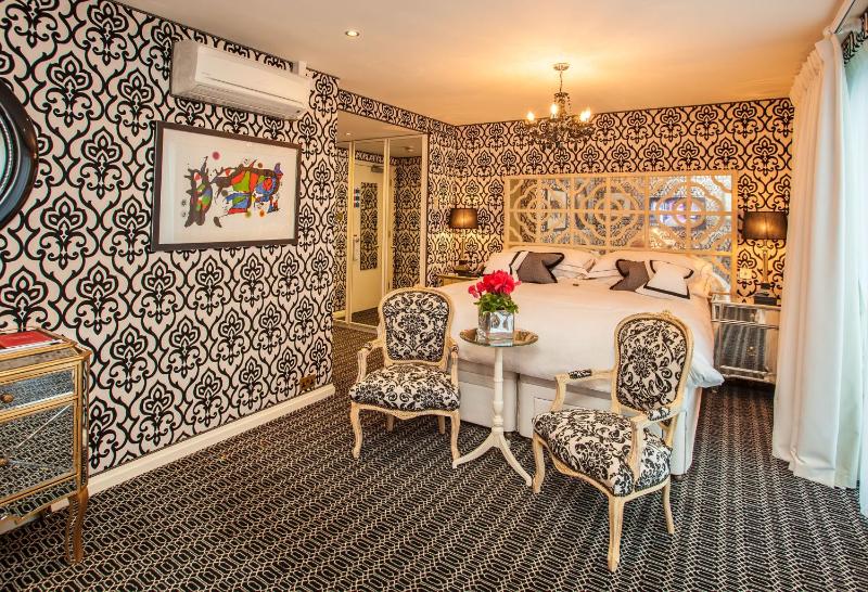 Superior King or Twin Room with Sea View image 3