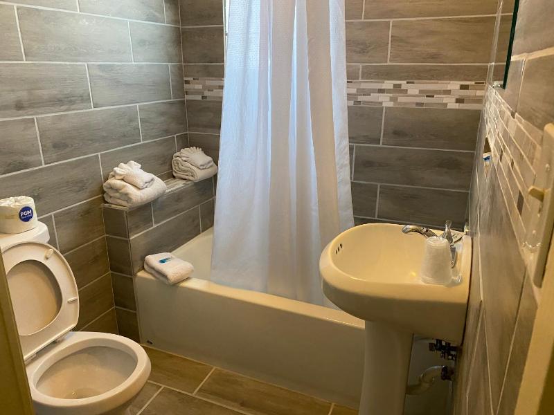 Budget Double Room image 2