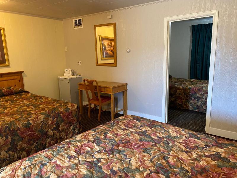 Budget Double Room image 4