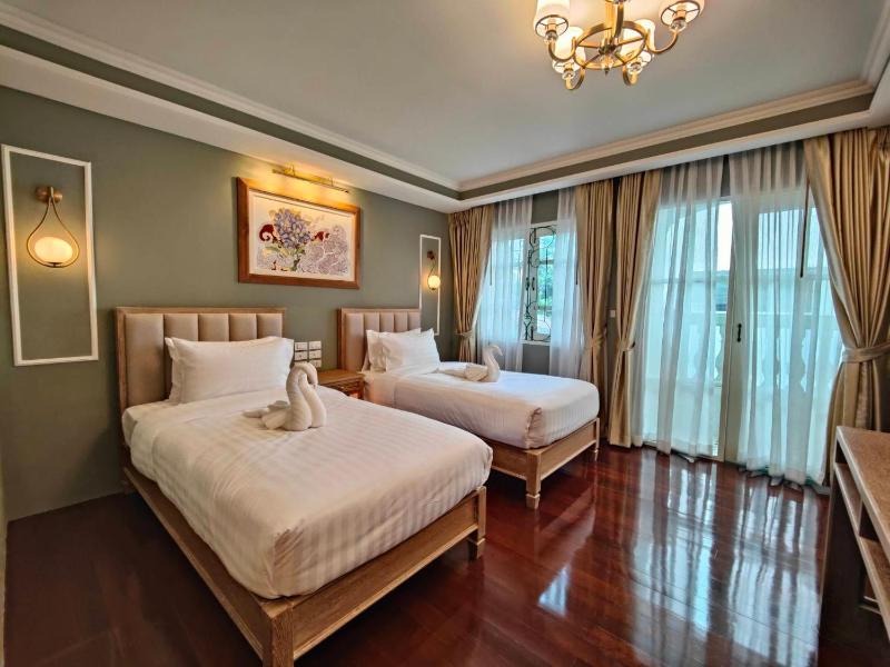 Deluxe Twin Room image 1