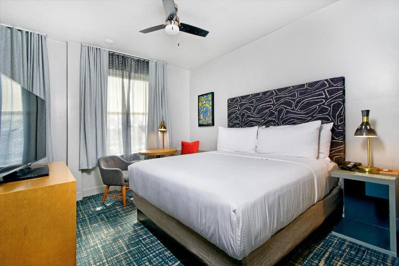 Deluxe Double Room image 2