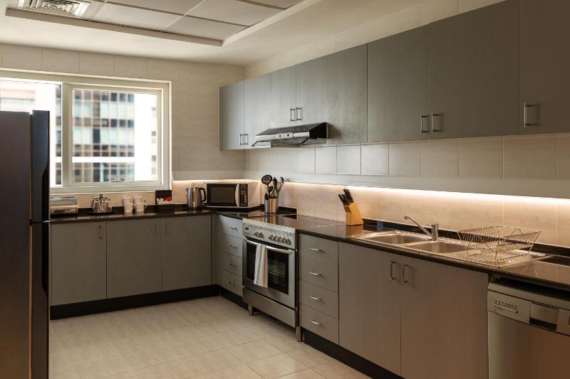 Renovated, Two Bedroom Marina View with Balcony, 1 King and 2 Twin image 4