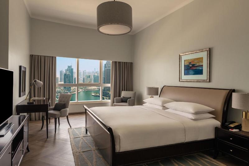 Renovated, Three Bedroom Marina View with Balcony, 1 King, 1 Queen and 2 Twin image 2