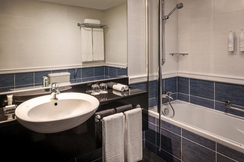 4 Bedroom Suite, 4 Bedroom Suite, Palm View, Balcony image 3