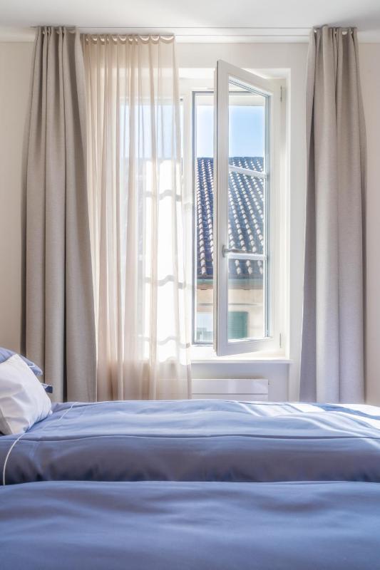 Double Room with Shared Bathroom image 2