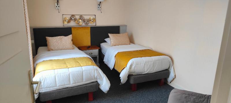 Family Room image 2