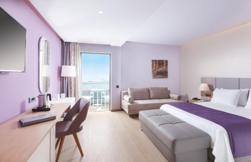 Double or Twin room with sofa bed image 1
