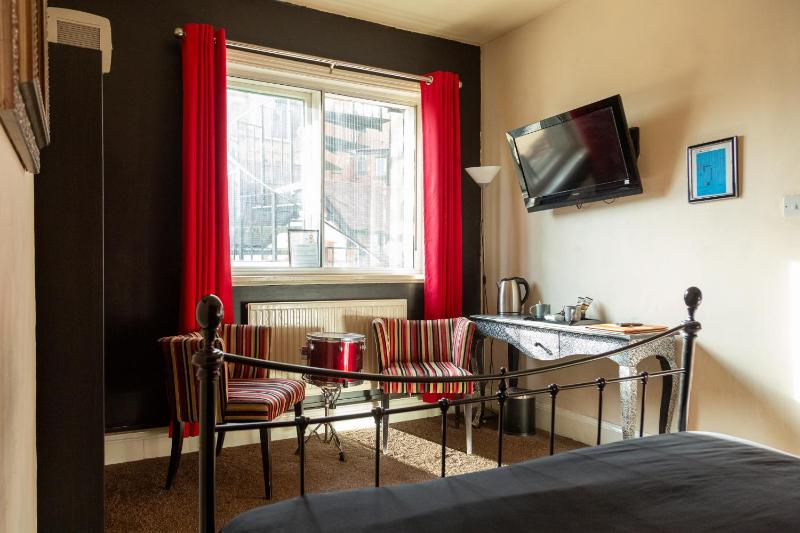 Double Room with Private Seperate Bathroom image 3