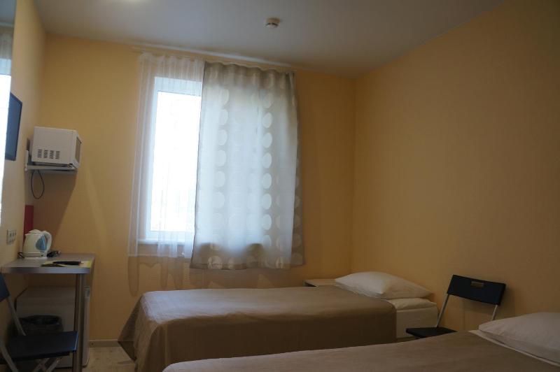 Twin Room image 3