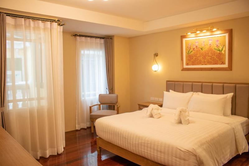 Deluxe Double Room image 1