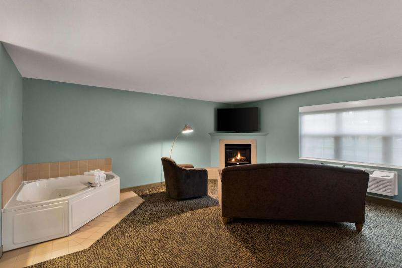 King Studio Suite - Non-Smoking image 3