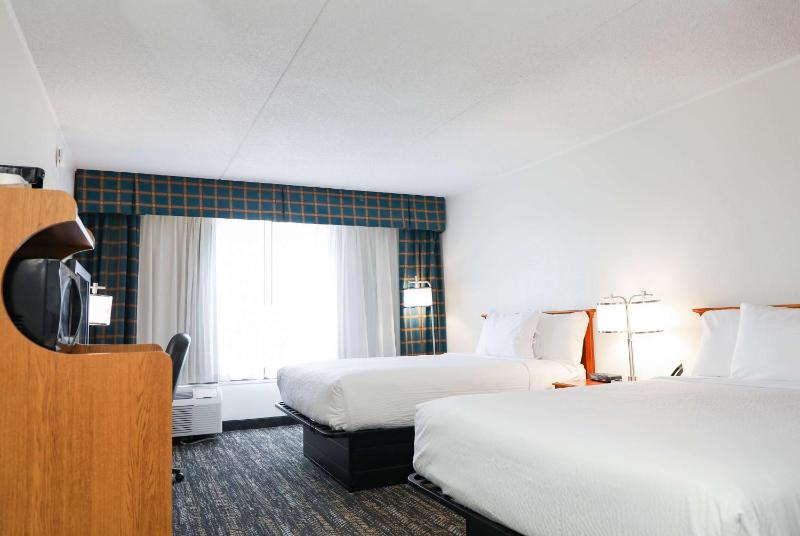 Queen Room with Two Queen Beds - Non-Smoking image 1
