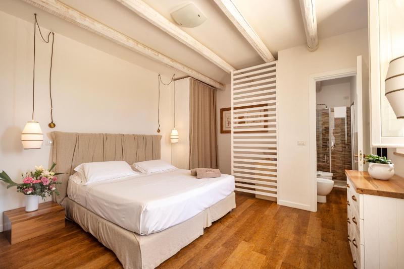 Classic Quadruple Room image 4