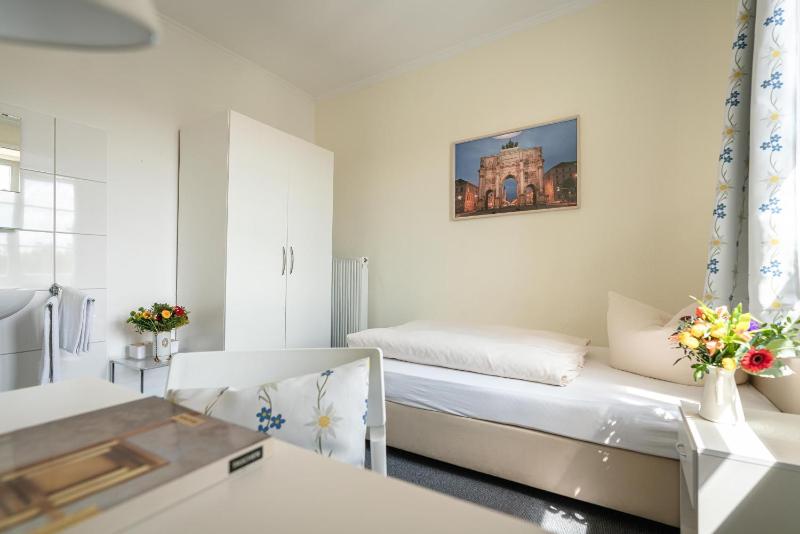 Hotel-Pension am Siegestor - image 7