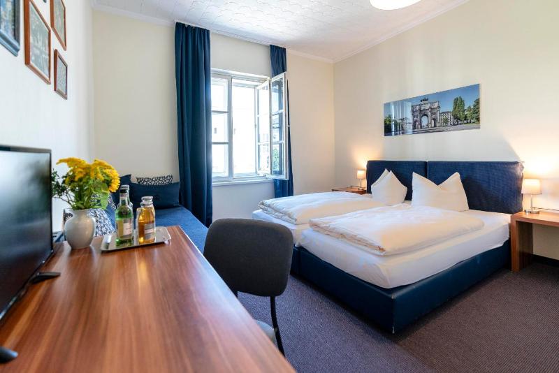 Double or Twin Room with Shower image 2