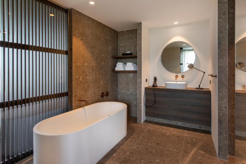 Suite with Hot Tub image 3