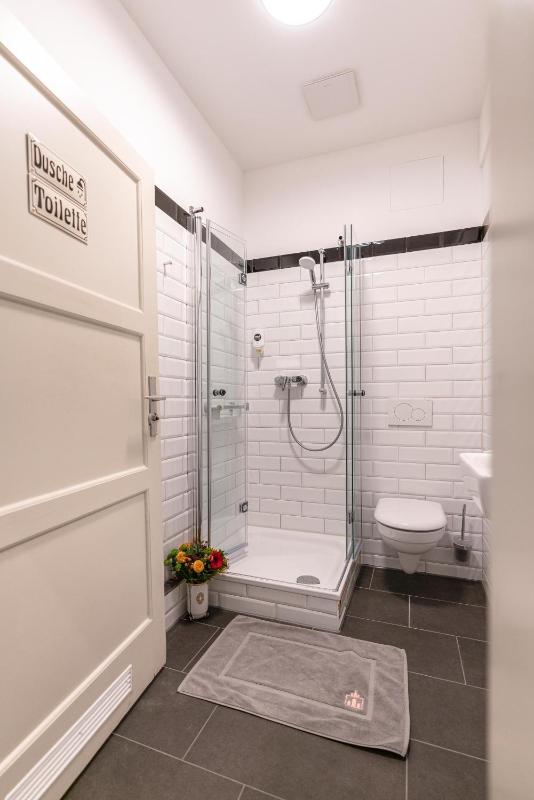 Single Room with Shared Shower and Toilet image 3