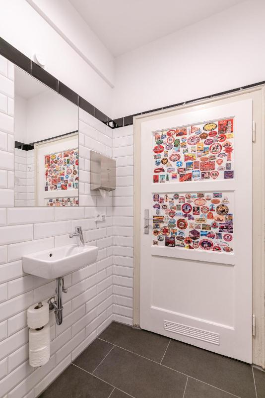 Single Room with Shared Shower and Toilet image 2