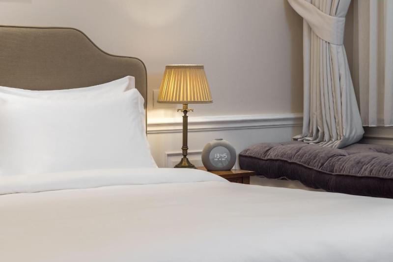 Classic, Guest room, 1 King, Courtyard view image 4